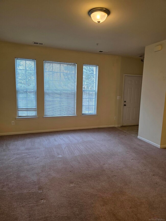 23680 Northstone Village Dr, Taylor, MI 48180 - photo 2