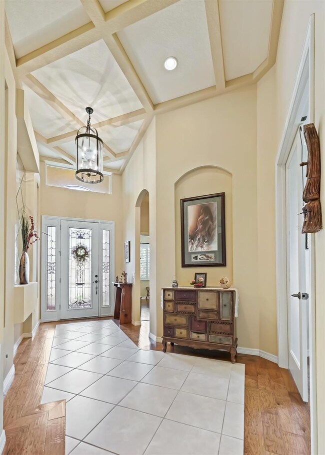 Ceiling details and interesting alcoves