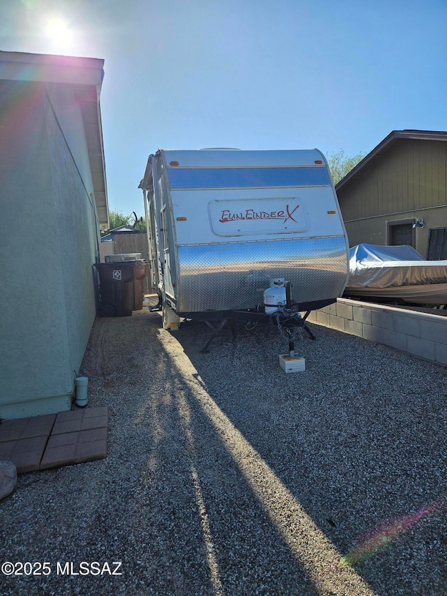 8300 North Firethorn Avenue, Tucson, AZ