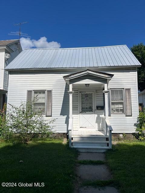 37 Cherry St, Glens Falls, NY 12801 - photo 2