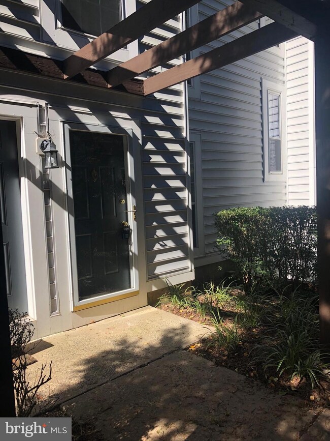 10080 Oakton Terrace Rd, Oakton, VA 22124 - photo 3