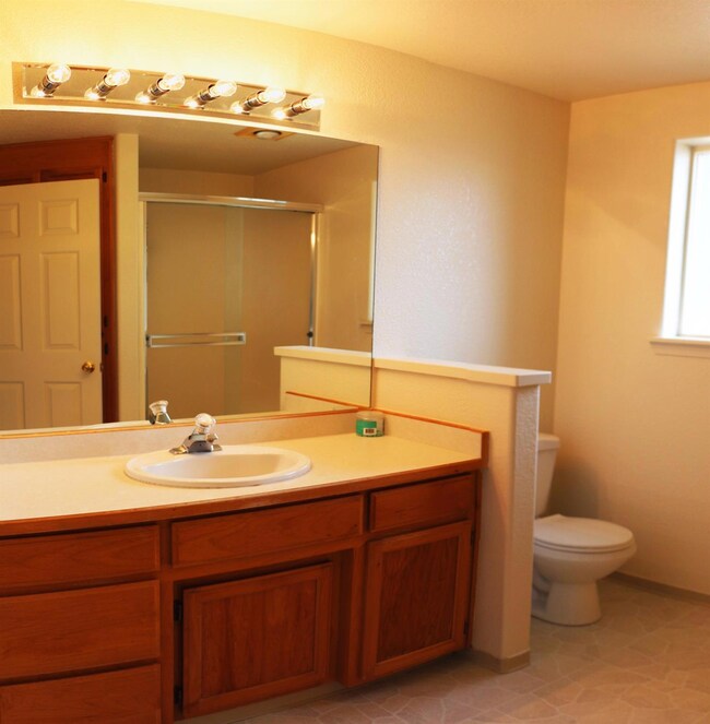 1131 Lathrop Dr, Central Point, OR 97502 - photo 6