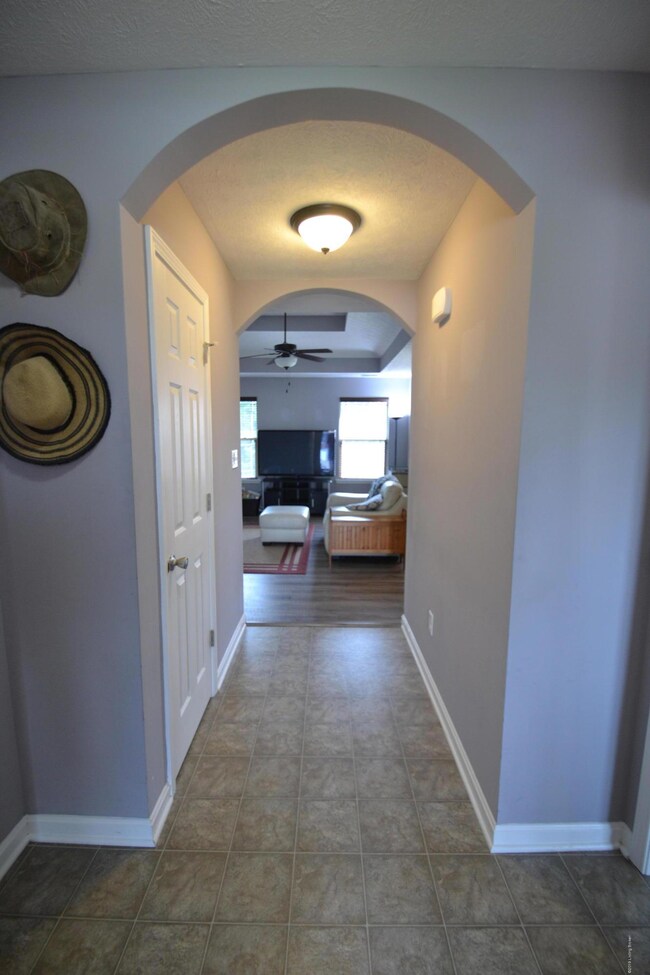 232 Berger Farm Dr, Mount Washington, KY 40047 - photo 2