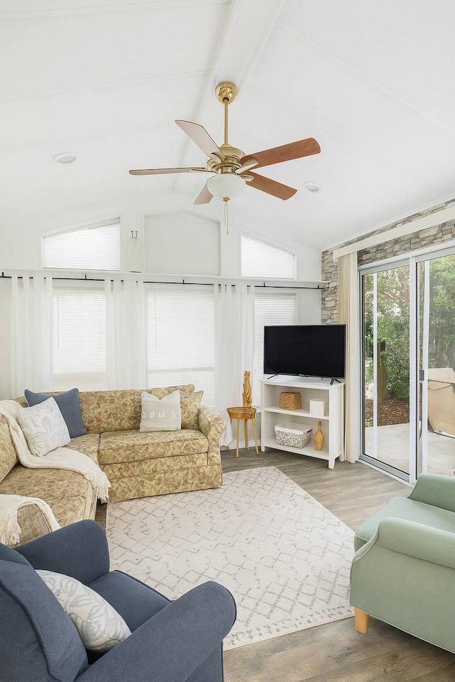 11911 66th St N unit 646, Largo, FL 33773 - photo 3