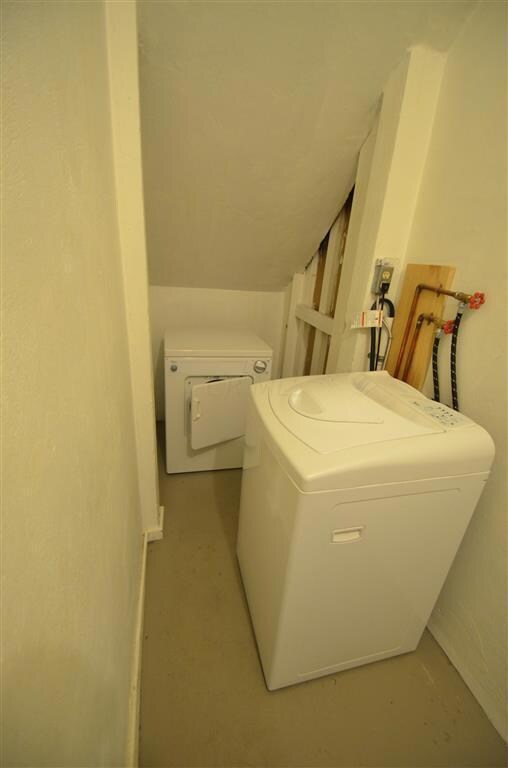 Laundry in unit.JPG
