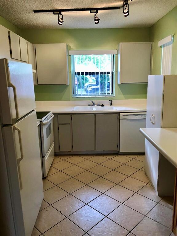 1983 Monks Ct, West Palm Beach, FL 33415 - photo 6