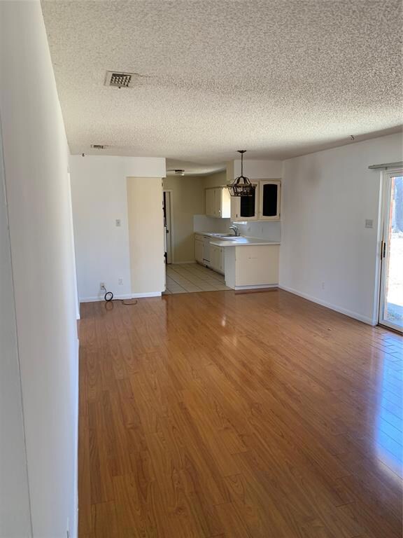 117 Oak Ridge Dr, Cleburne, TX 76031 - photo 4