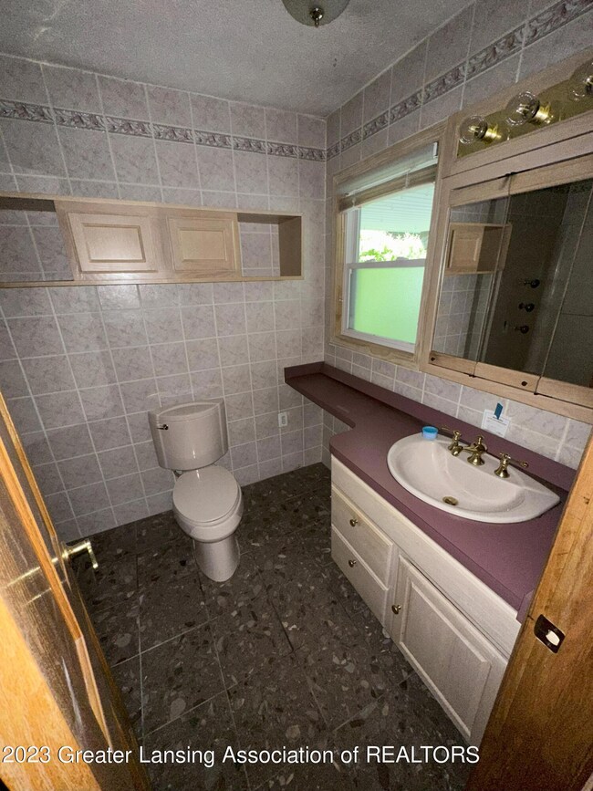 811 bath 1