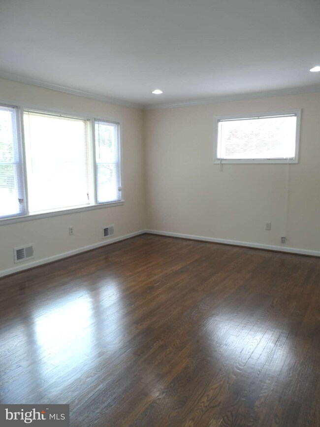 1200 Stratwood Ave, Oxon Hill, MD 20745 - photo 4