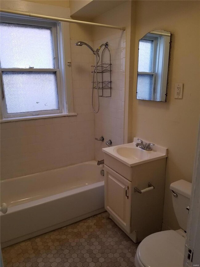 5231 Bancroft Ave unit 1W, Saint Louis, MO 63109 - photo 4