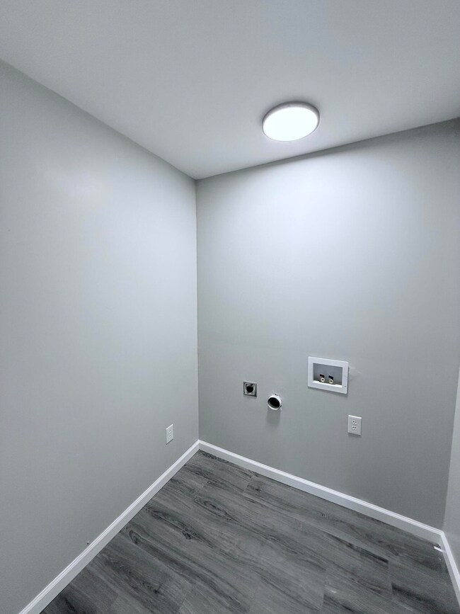 407 Newton St, Midway, KY 40347 - photo 6