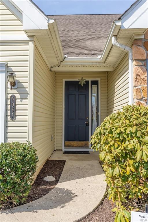 5057 Valley Stream Ln unit 76, Macungie, PA 18062 - photo 2