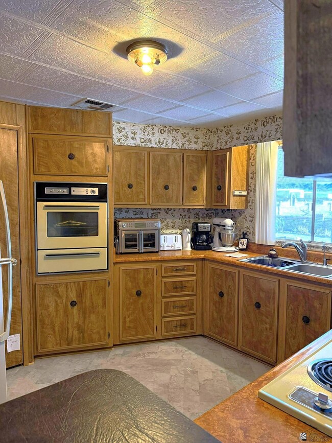 12411 E 37th Place, Yuma, AZ 85367 - photo 6