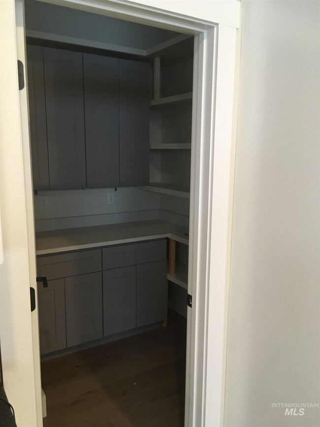 914 N Shadowridge Ave, Eagle, ID 83616 - photo 5