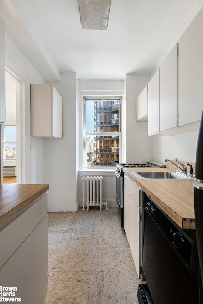 Prewar Sutton Place unit 14 F, New York, NY 10022 - photo 3