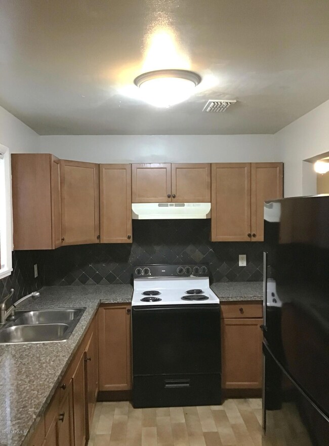 6723 Cotton Tail Ln, Jacksonville, FL 32210 - photo 4