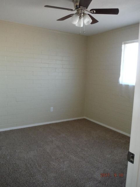 3022 N 46th Dr, Phoenix, AZ 85031 - photo 7