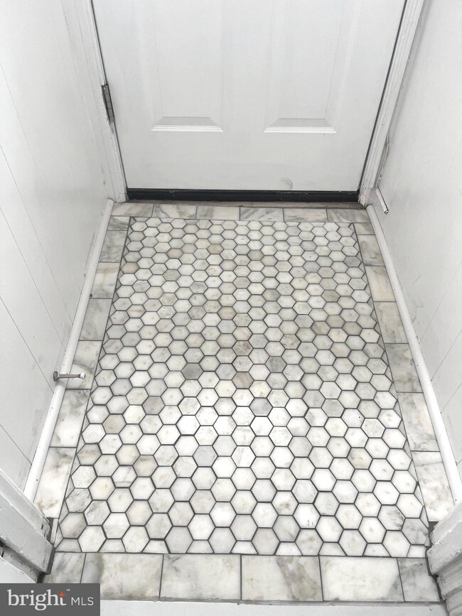 143 N Lakewood Ave, Baltimore, MD 21224 - photo 2