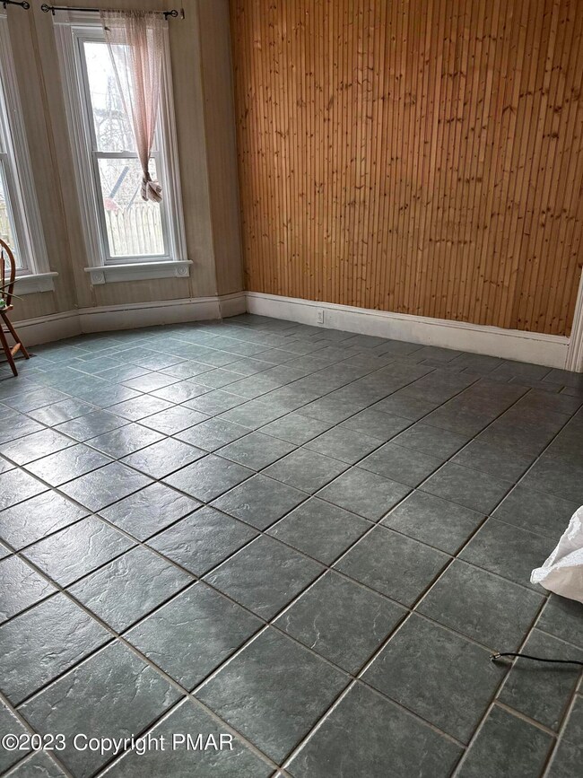 1114 Dreher Ave, Stroudsburg, PA 18360 - photo 4