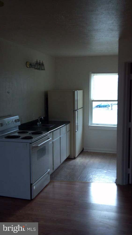 270 N Washington St unit . E, Berkeley Springs, WV 25411 - photo 4