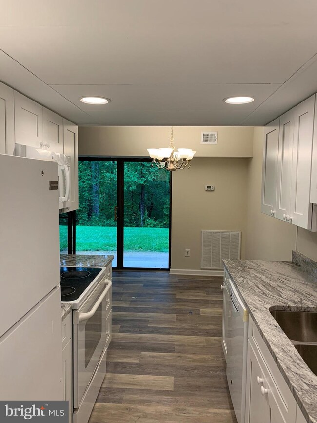 11617 Stoneview Square unit 1B, Reston, VA 20191 - photo 3