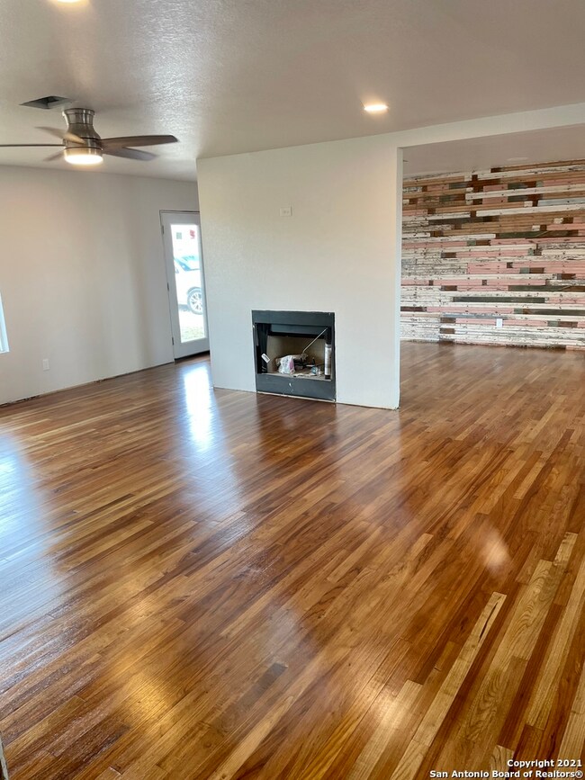 1937 County Road 451, Hondo, TX 78861 - photo 5