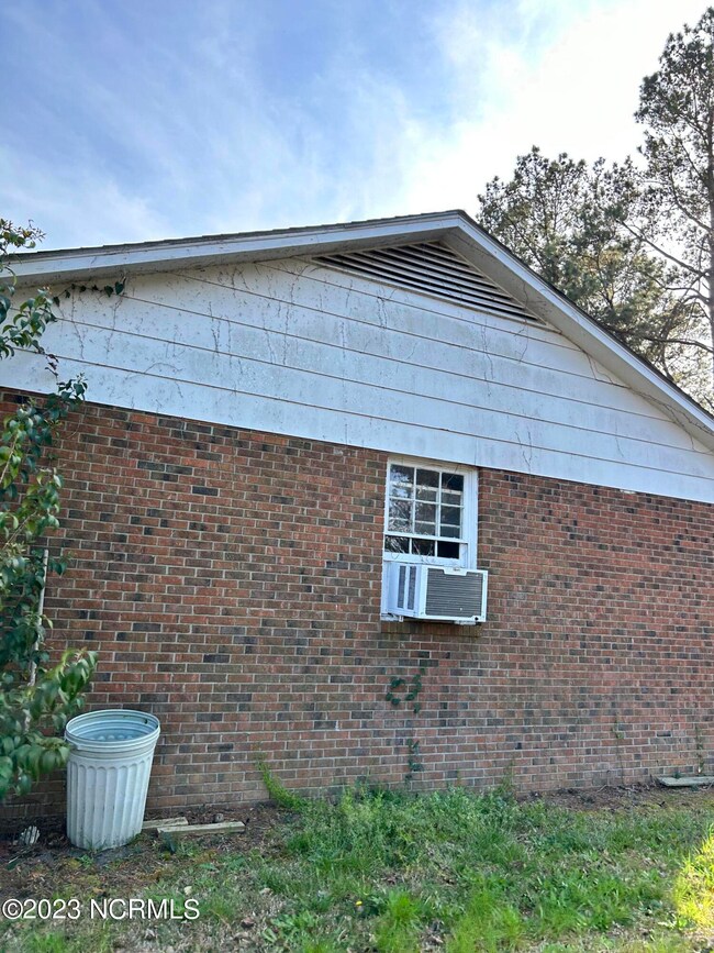 214 Harvard Cir, Jacksonville, NC 28546 - photo 2