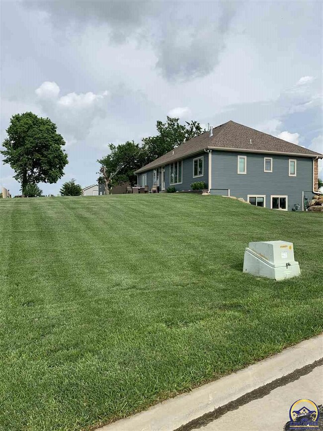3534 SW 41st St, Topeka, KS 66610 - photo 2