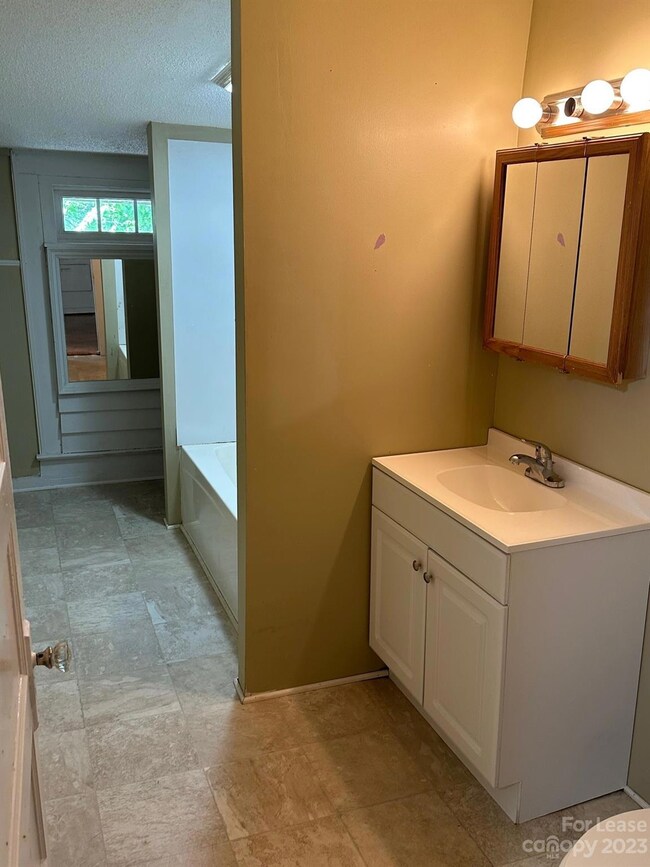 601 Davie Ave unit A, Statesville, NC 28677 - photo 5