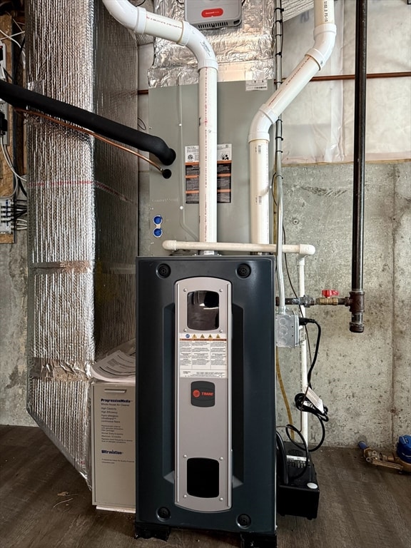 821 Merrimack Ave, Dracut, MA 01826 - photo 2