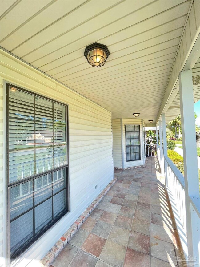 2404 Jewell Lee Ln, Pensacola, FL 32526 - photo 6