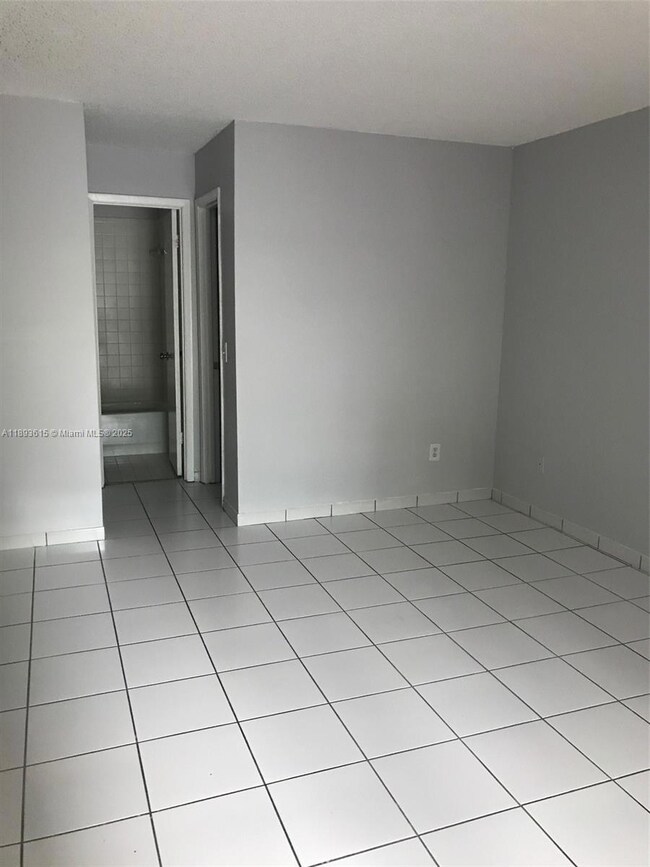 9810 Hammocks Blvd unit 202, Miami, FL 33196 - photo 4