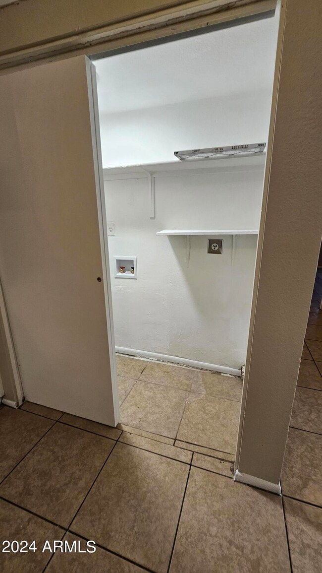 145 S Doran unit 3, Mesa, AZ 85204 - photo 2