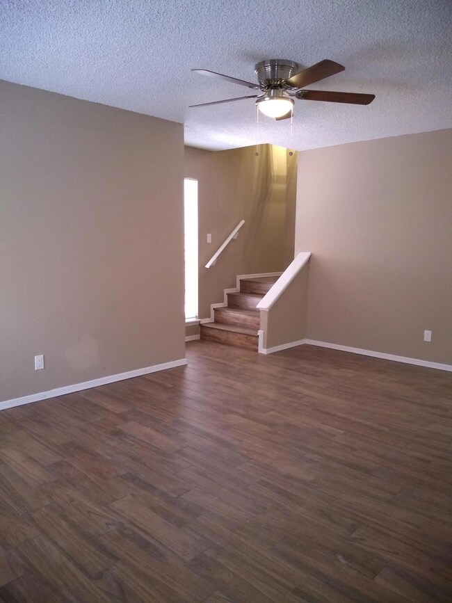 10632 Cuatro Vistas Dr unit B, El Paso, TX 79935 - photo 2