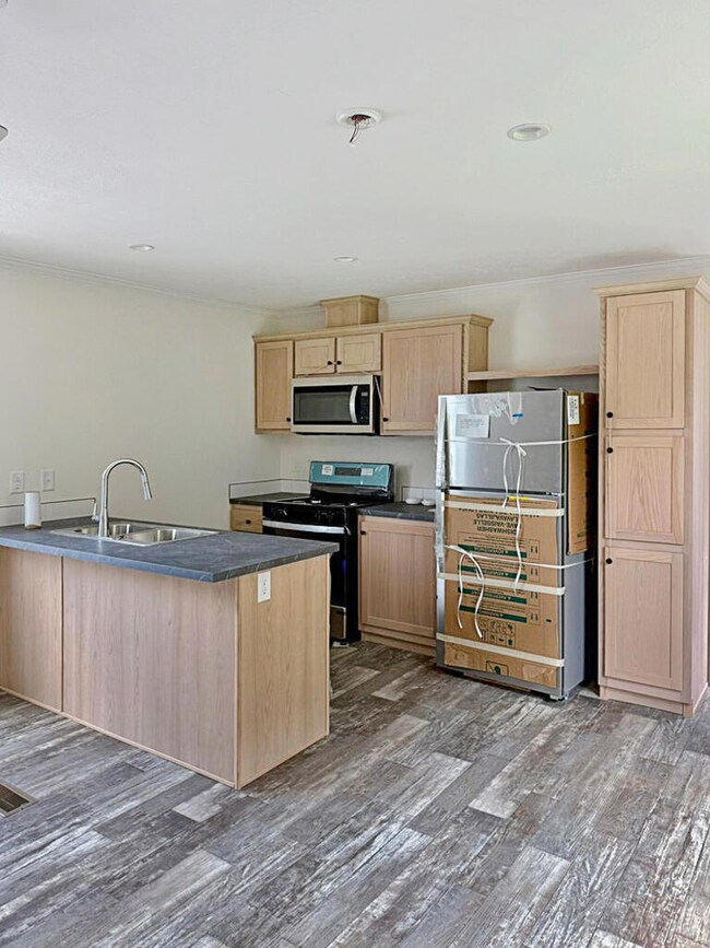 6 New England Ave, Oakland, ME 04967 - photo 5