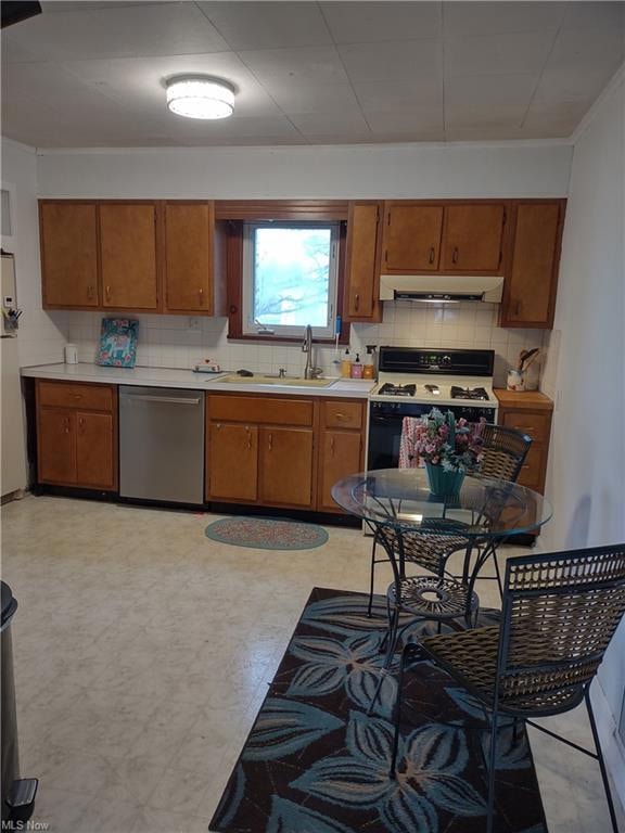 Eat-in kitchen