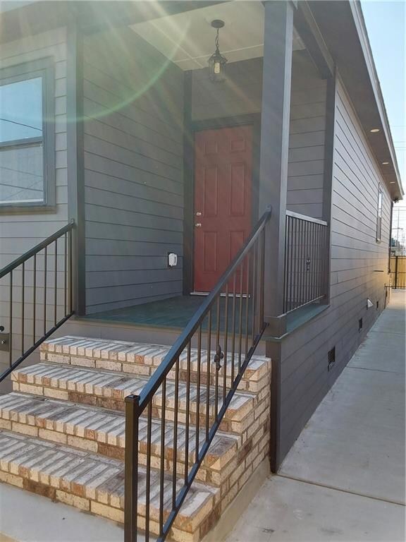 Side ally leads to the front & gate area