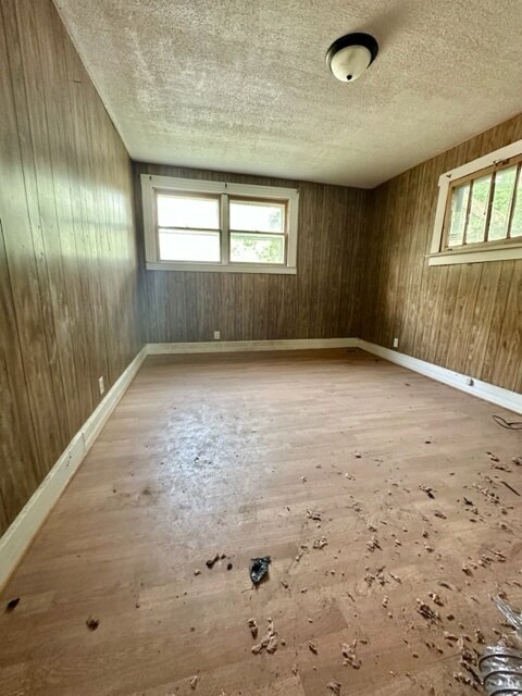 2305 Hendricks St, Anderson, IN 46016 - photo 4