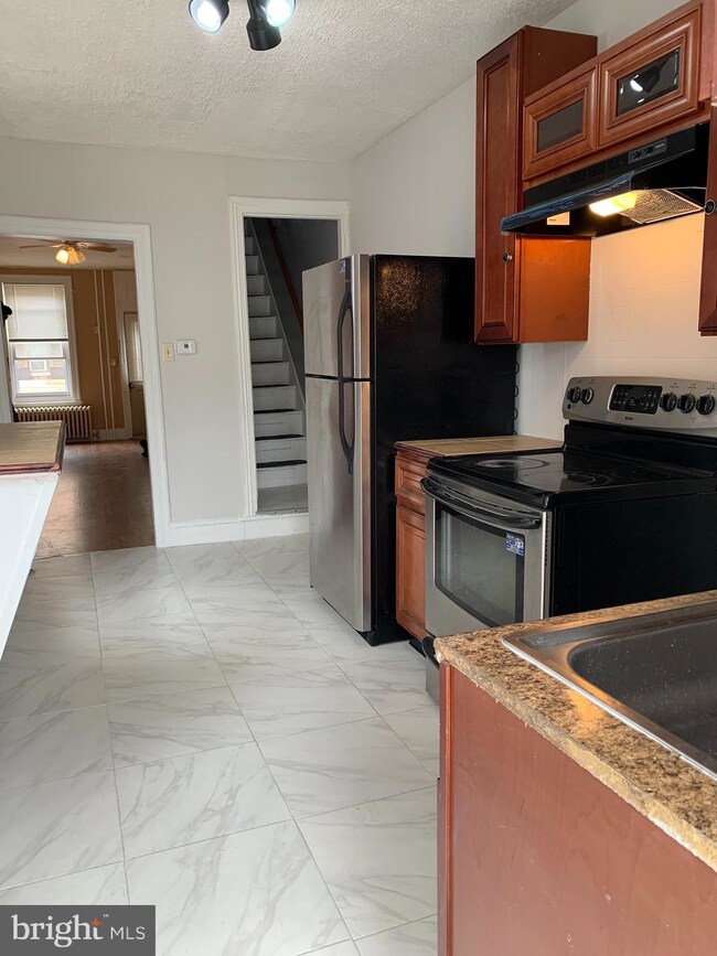 638 Moss St, Reading, PA 19604 - photo 3