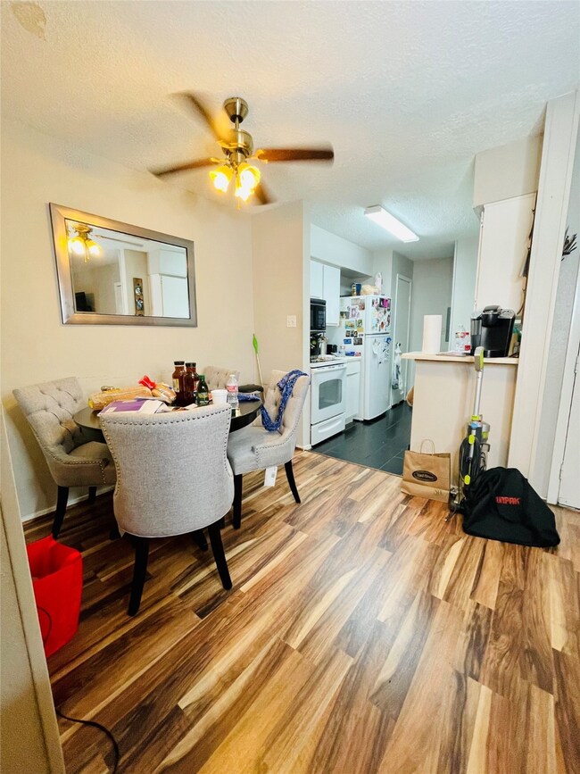 Breakfast/dining combo area - looks into kitchen.