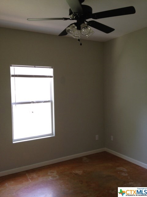 611 Valley St, San Marcos, TX 78666 - photo 4