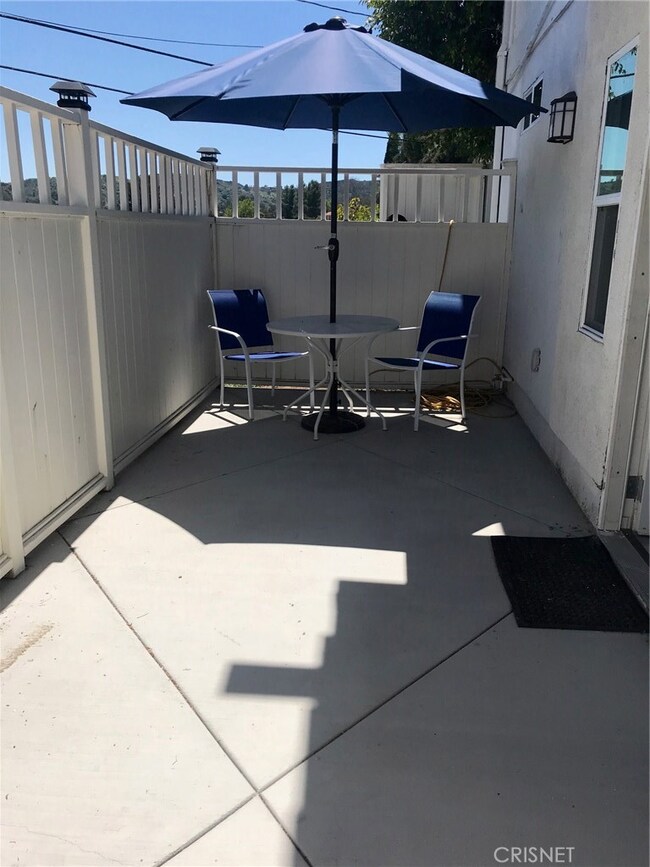 5131 Medina Rd, Woodland Hills, CA 91364 - photo 3