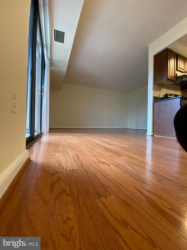 2253 Castle Rock Square unit 12C, Reston, VA 20191 - photo 5