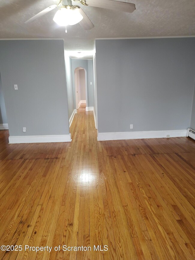 612 E Market St unit 2nd flr, Scranton, PA 18509 - photo 5