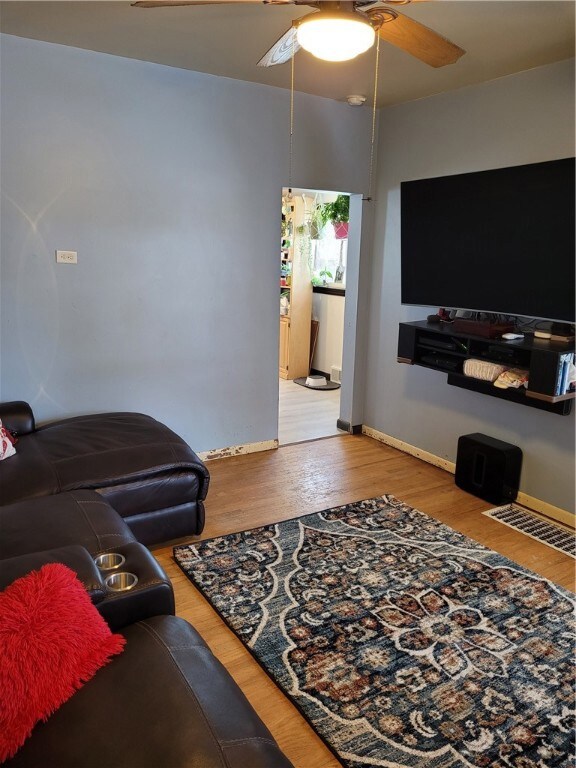 1020 Wallace St, Vandergrift, PA 15690 - photo 4