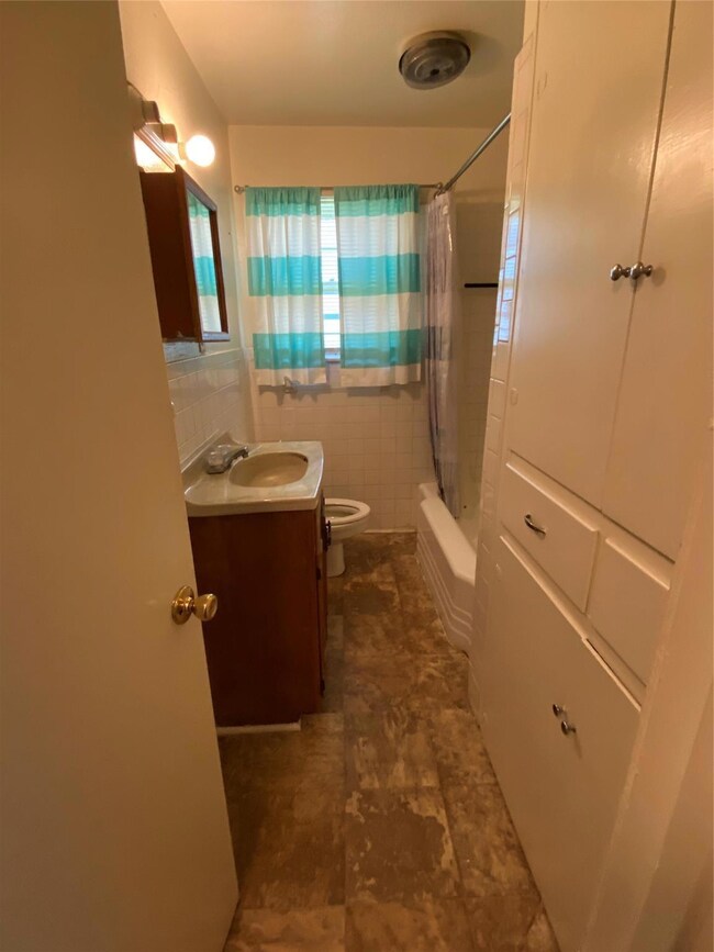 1806 N Culberson St, Gainesville, TX 76240 - photo 5