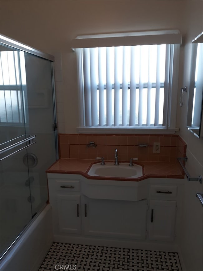 Full bathroom, new enclosure, new  floor  covering 2019