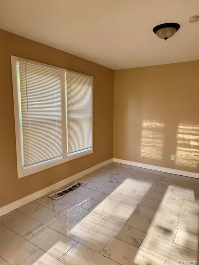 18488 Fairport St, Detroit, MI 48205 - photo 6