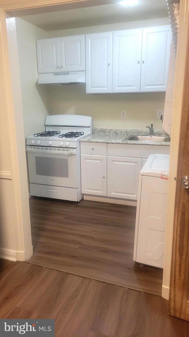 8705 Eddington Rd, Parkville, MD 21234 - photo 4