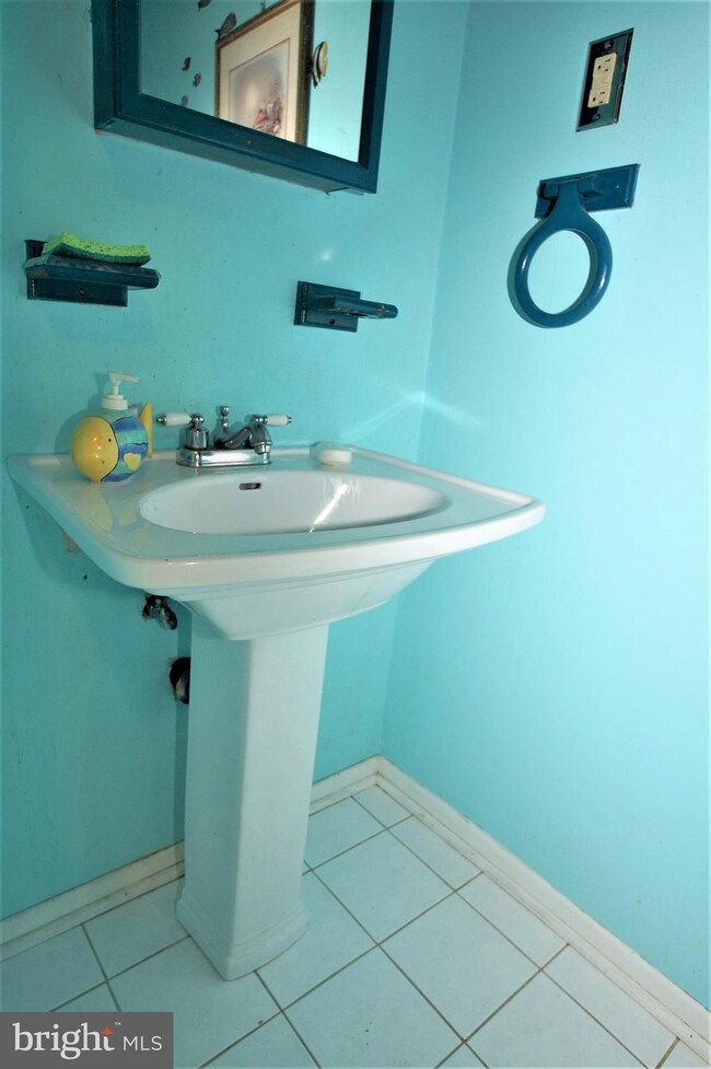 12511 Kemmerton Ln, Bowie, MD 20715 - photo 3